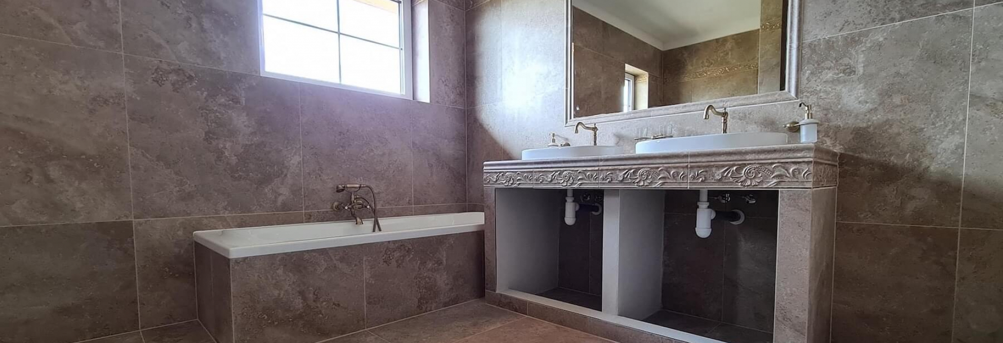 Koupelna v designu kamene