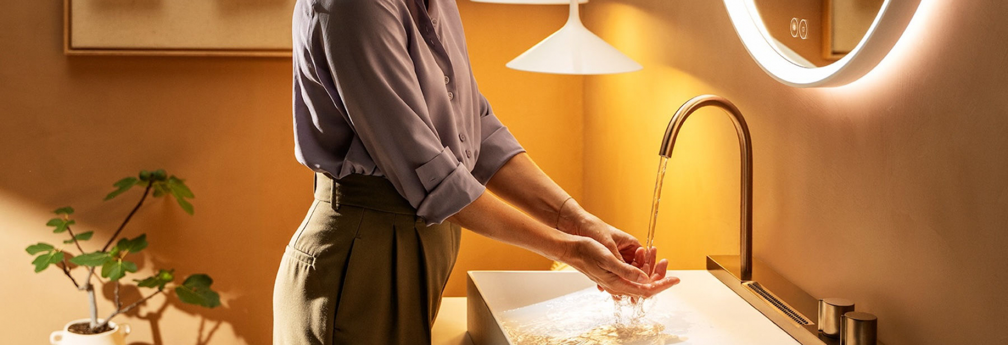 Umyvadlo a baterie Avalegra v koupelně