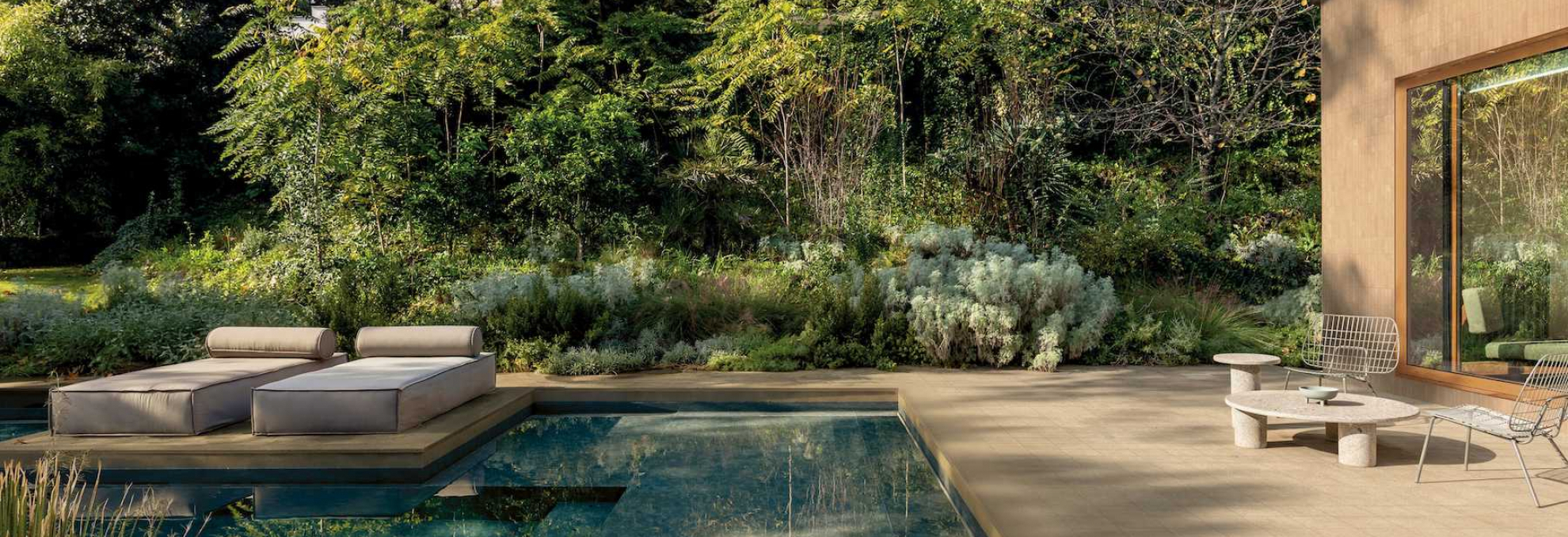 Exteriér s keramickou dlažbou SensiTerre od Florim