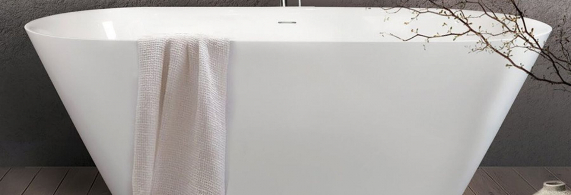 Volně stojící vany z litého mramoru od značky Roth
