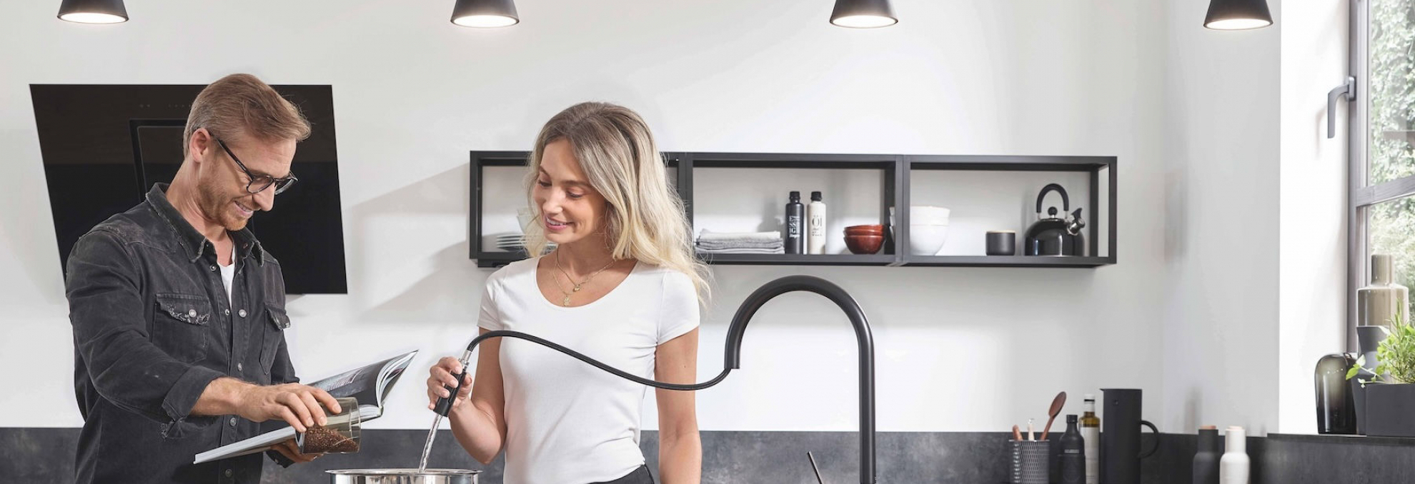 Dřez s kuchyňskou vodovodní baterií Hansgrohe Talis M54
