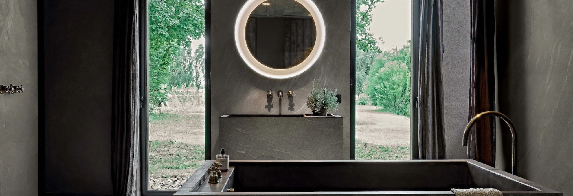 Koupelna v designu kamene a dřeva Woodslate Life