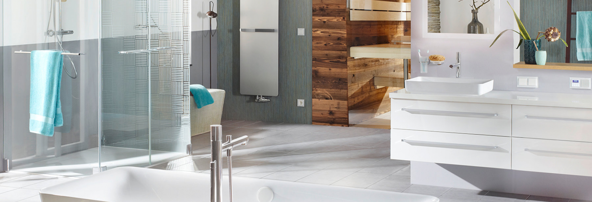 Elegantní koupelna s umyvadlem, sprchovou vaničkou a vanou od Kaldewei