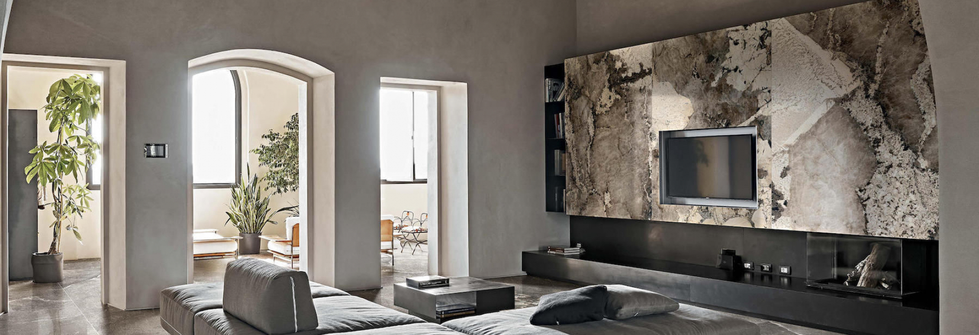 Obložení TV stěny a dlažba ze série Heritage Luxe