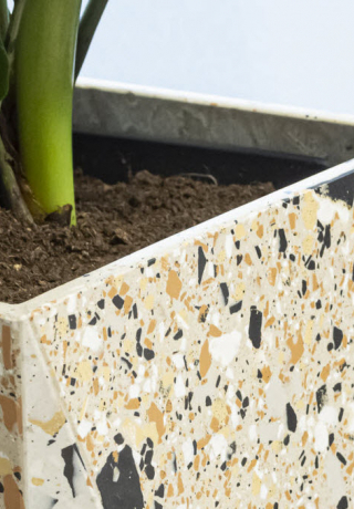 Námi vyrobené květináče z dlažby Venice Villa