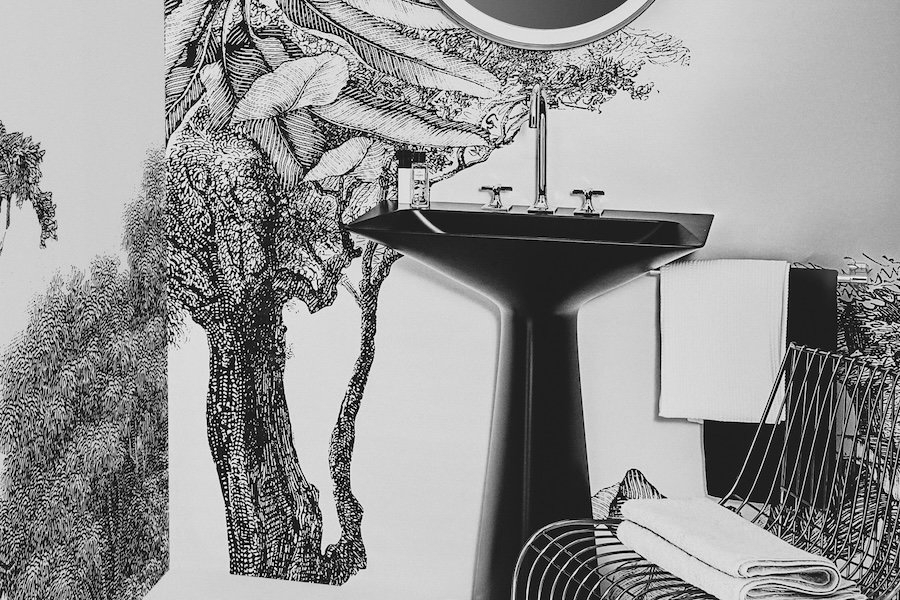 Totemové umyvadlo Tipo-Z od Ideal Standard v koupelně