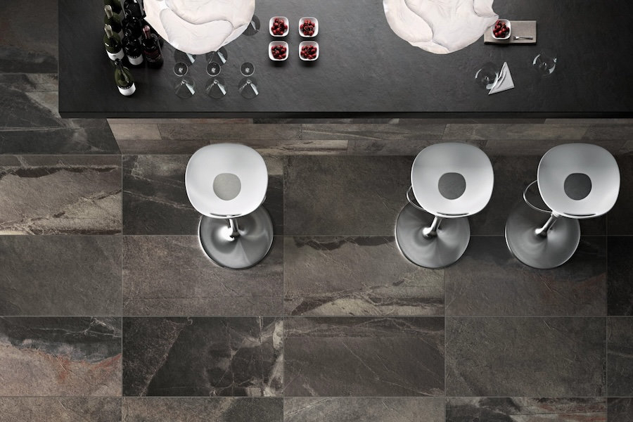 Bar s obkladem a dlažbou s designem přírodního kamene Stone Mix