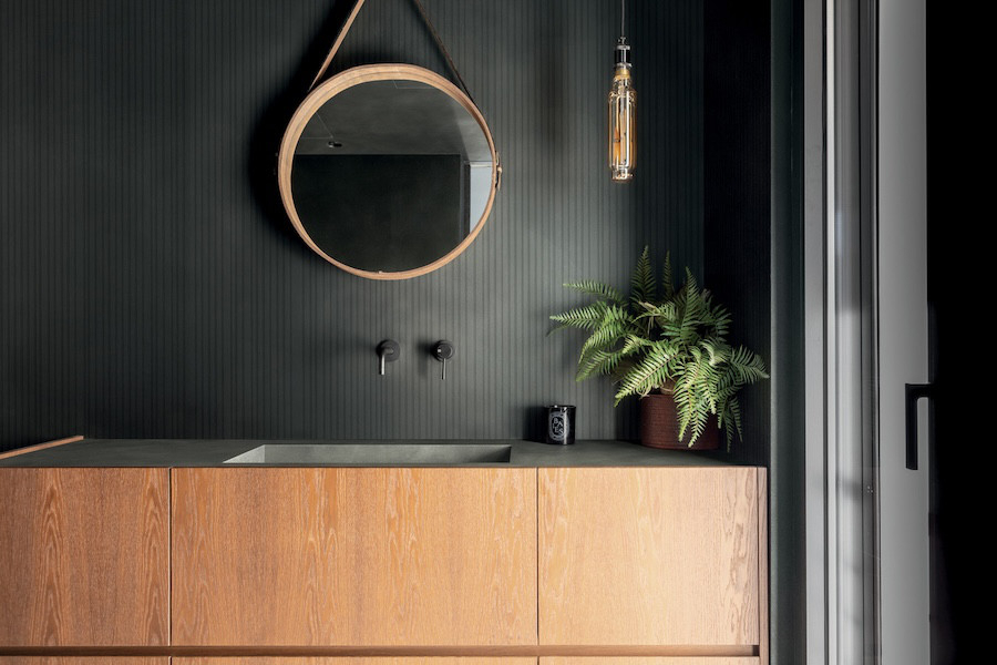 Tmavá designová koupelna ze série Essential Mood od Florim