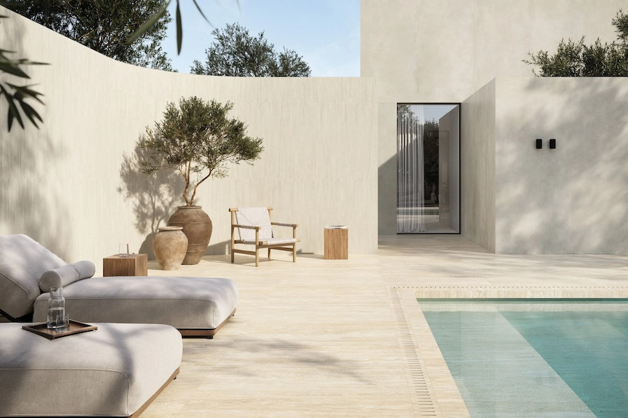 Keramická dlažba I Travertini od Italgraniti v okolí bazénu