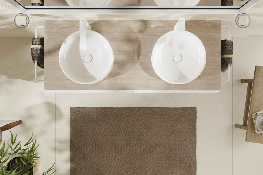Bílá kulatá umyvadla Xuvina od Hansgrohe v koupelně