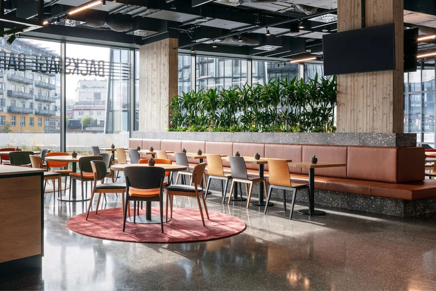 Série obkladů a dlažeb Ceppo di Gré a Color One v Backstage Restaurant