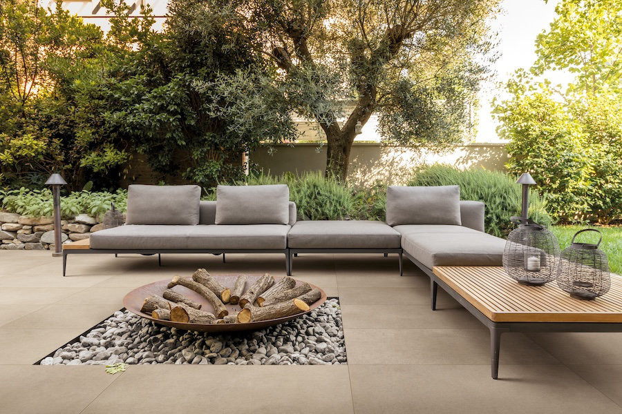 Venkovní terasa s keramickou dlažbou Easy Life od Florim