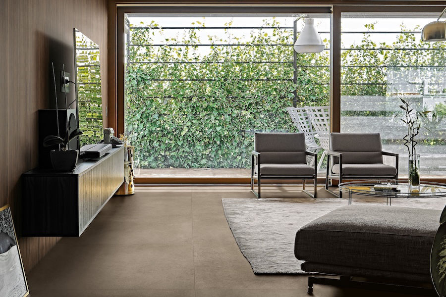 Obývací pokoj a terasa s dlažbou Easy Life od Florim