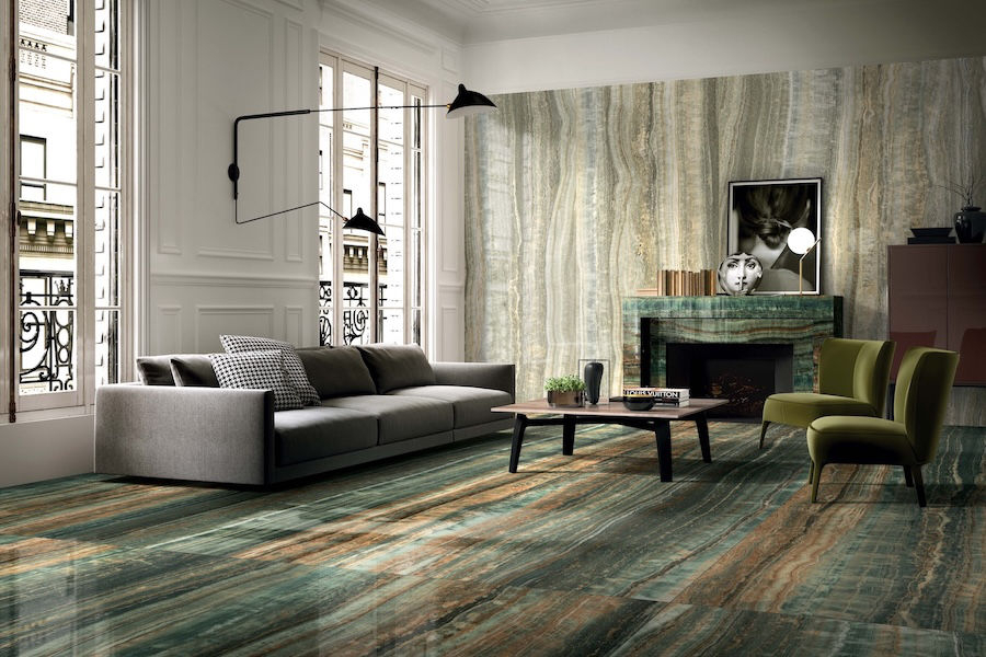 Obývací pokoj s obkladem a dlažbou v designu kamene Eccentric Luxe