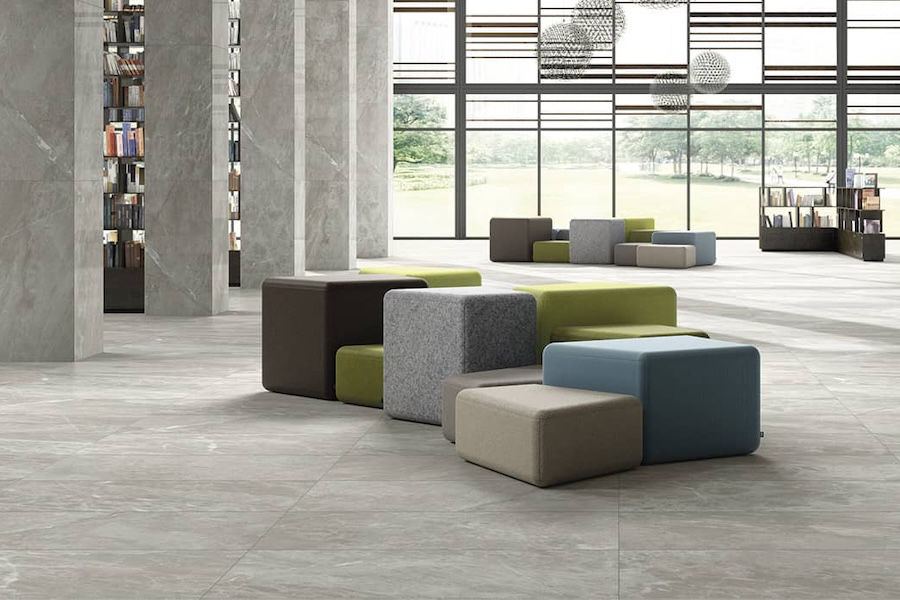 Knihovna s dlažbou a obložením sloupů sérií Select od FMG