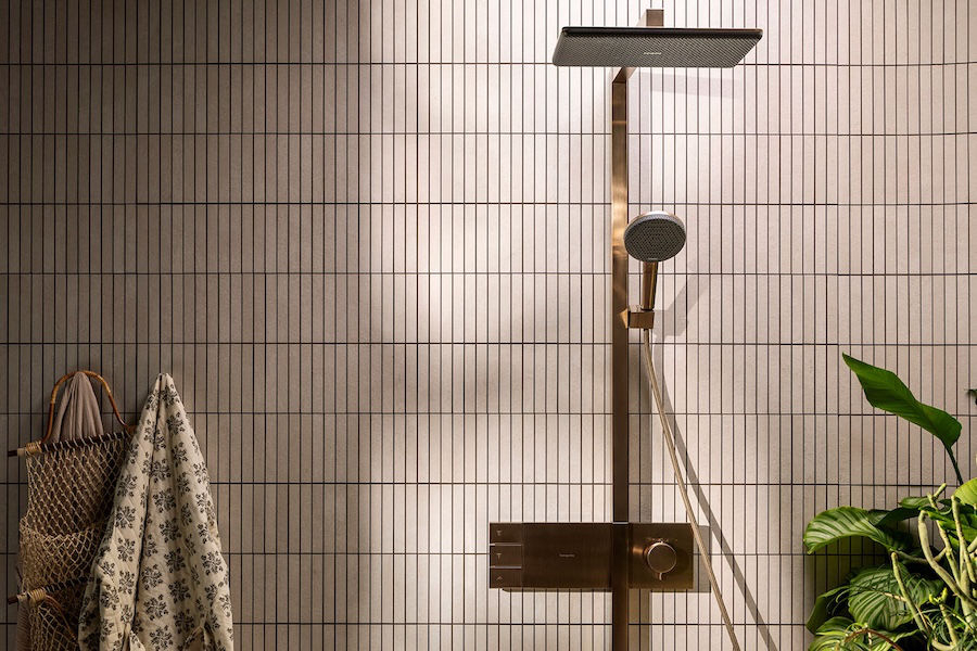 Sprcha Raindance Alive od Hansgrohe v koupelně