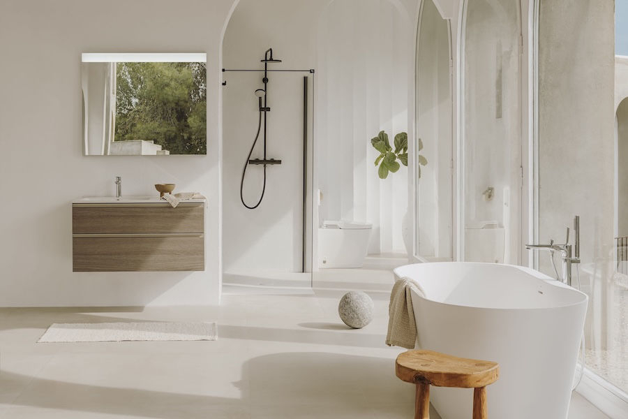 Koupelna se sanitární keramikou The Gap od značky Roca