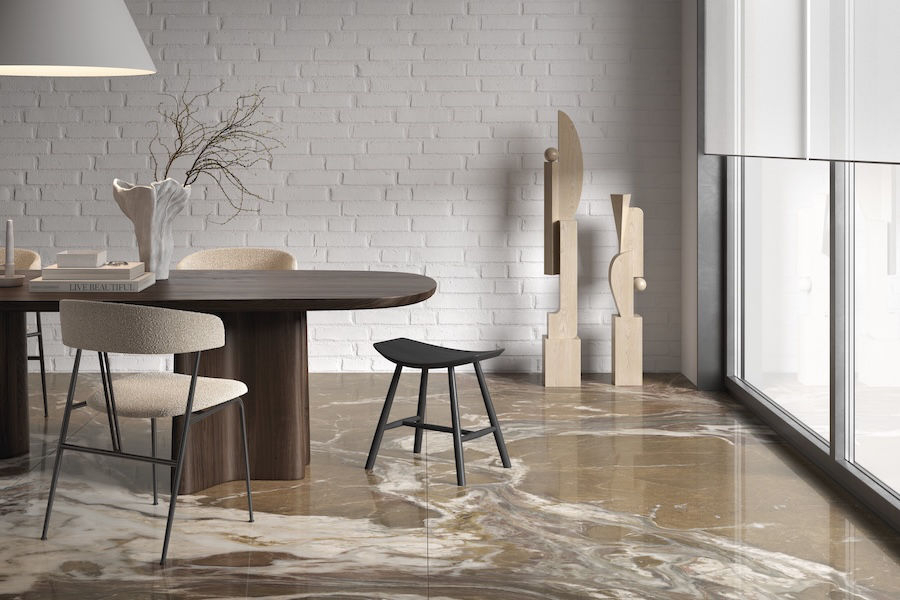 Moderní interiér s dlažbou v designu mramoru Marmi Maxfine od FMG