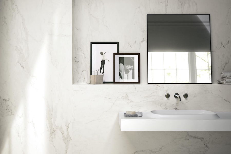 Koupelna s obkladem a dlažbou v designu mramoru Stones & More 2.0