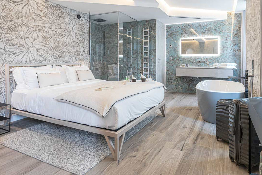 Obklady Étoile de Rex v hotelovém pokoji