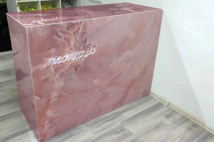 Prodejní pult Neonky by Nela Slováková