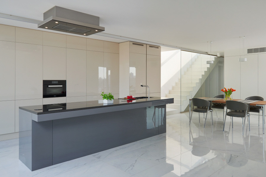 Kuchyně Hanák s kuchyňskou deskou z umělého kamene Quarella