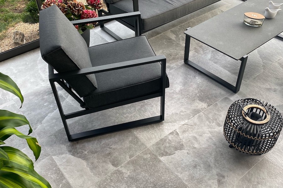 Zimní zahrada z dvoucentimetrové dlažby Rock Salt