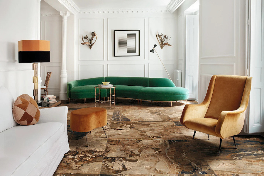 Les Bijoux de Rex v obývacím pokoji