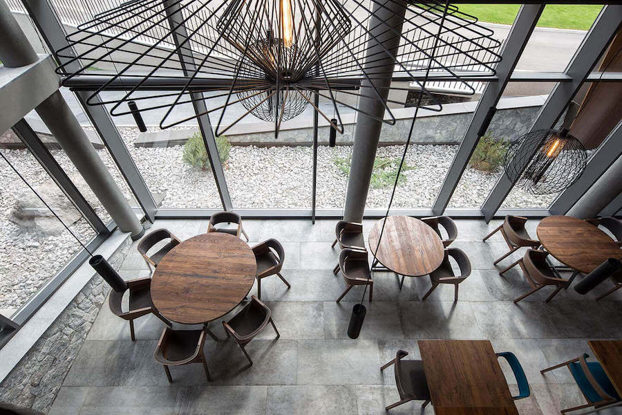 Horský hotel s dlažbou v designu kamene La Roche di Rex