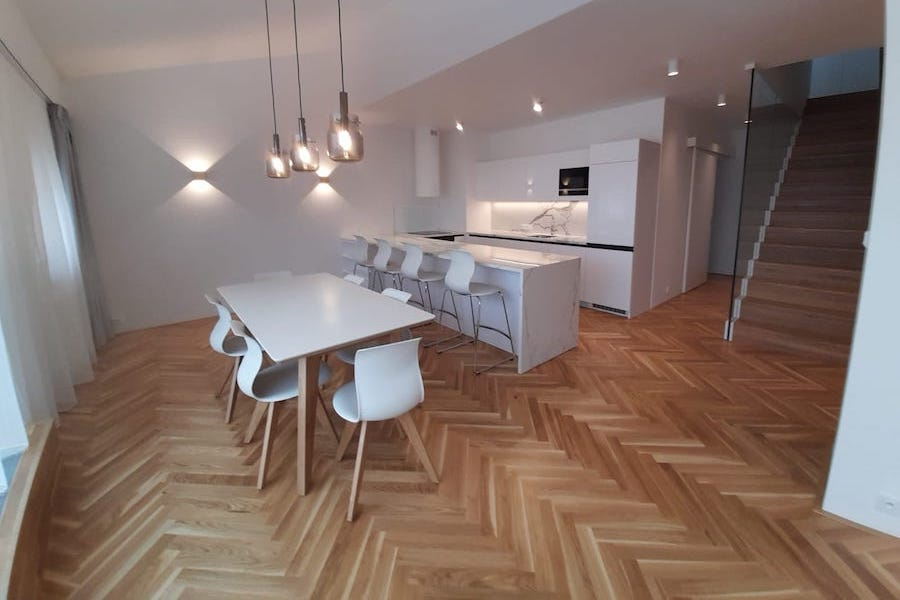 Dodání kuchyňských desek a obkladů stěn v rámci projektu Rezidence Jaselská