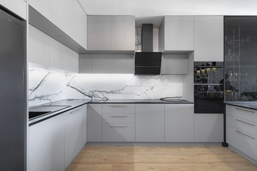 Obložení stěn a kuchyňská deska pro projekt Dve Sýpky v Bratislavě