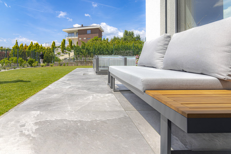 Terasy z dvoucentimetrové dlažby Rock Salt