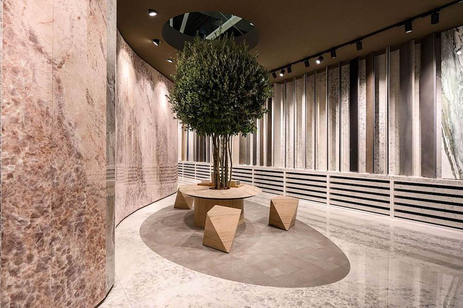 Keramický obklad Gemstone Maxfine od výrobce FMG v interiéru