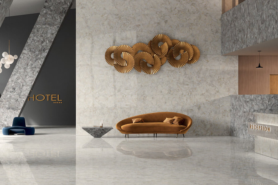 Hotel a recepce s keramickým obkladem Hymalayan Stone od FMG