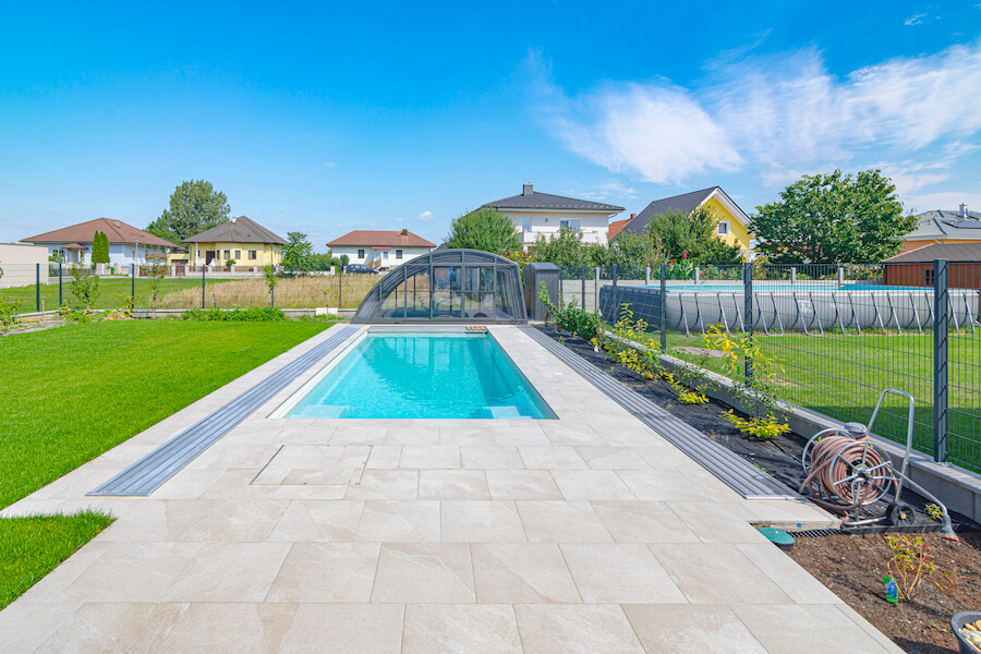 Zahradní bazén v rakouském Marcheggu