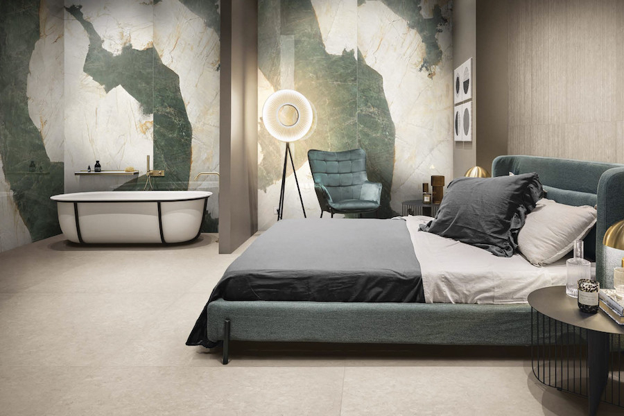 Luxusní keramický obklad Heritage Luxe v ložnici s koupelnou