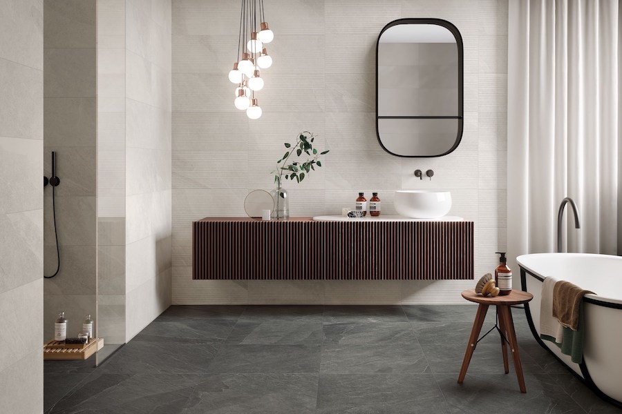 Moderní koupelna ze série Shale od Italgraniti