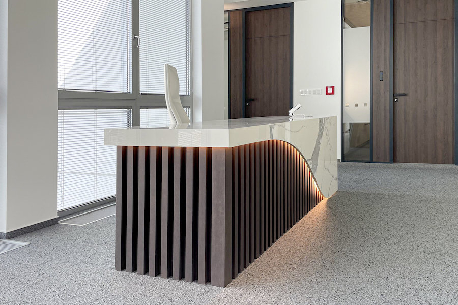 Atypický recepční pult v designu mramoru z dlažby I Classici