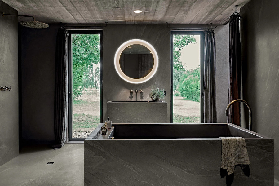 Koupelna v designu kamene a dřeva Woodslate Life