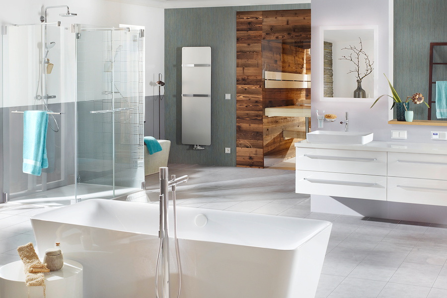 Elegantní koupelna s umyvadlem, sprchovou vaničkou a vanou od Kaldewei