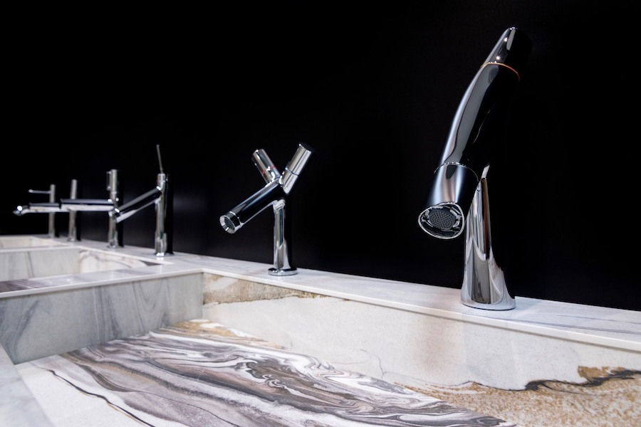 Vodovodní baterie a sanita Hansgrohe, Axor a Duravit ve fontáně