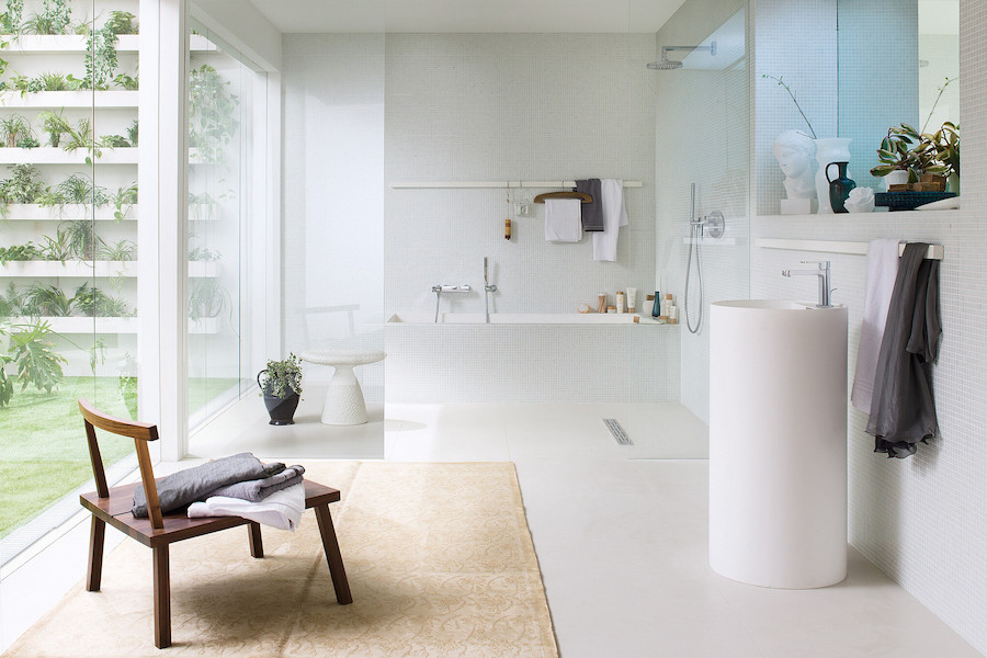 Koupelna vybavená vodovodními bateriemi Nobili Up v chromu