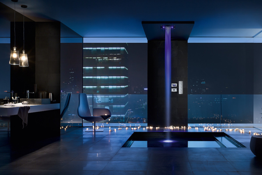 Koupelna s vodovodními bateriemi Nobili Loop v moderním bytě