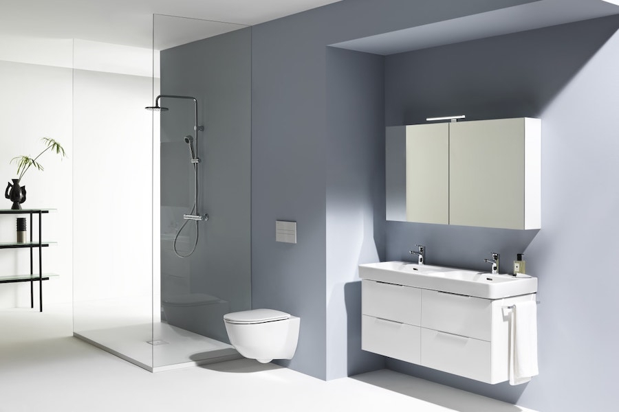 Koupelna se sanitární keramikou a nábytkem Laufen Pro S