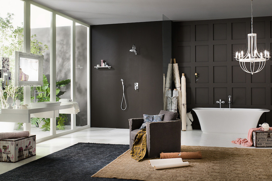 Koupelna s vodovodními bateriemi Nobili Sofi v designu chromu