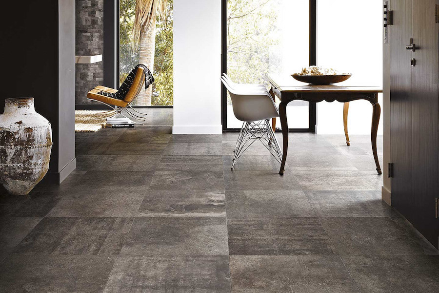 Dlažba v designu kamene La Roche v interiéru