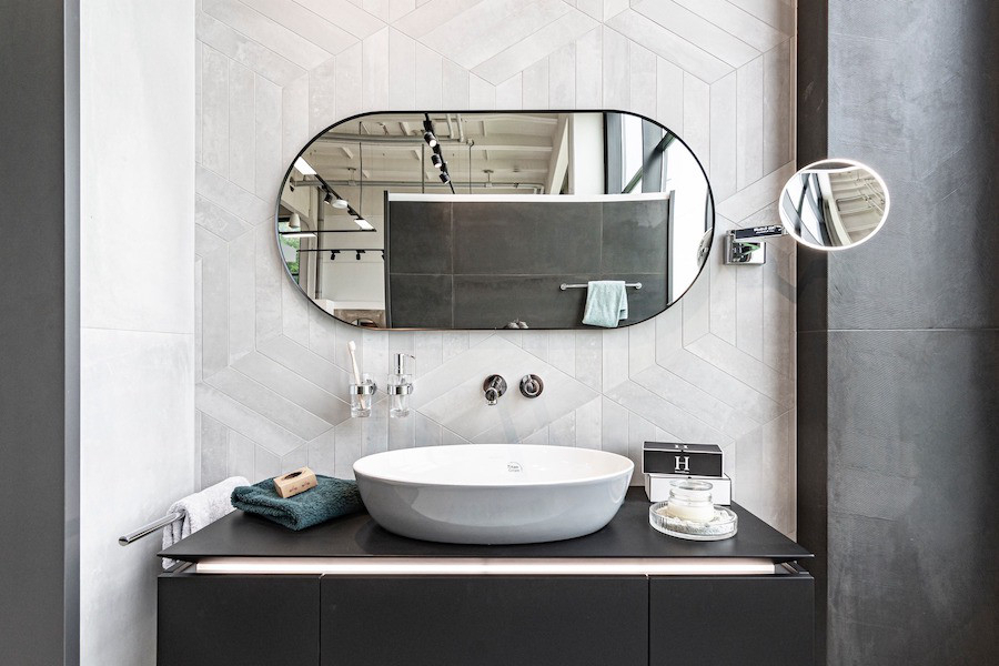 Koupelnová kóje s keramickým obkladem Metaline od Italgraniti