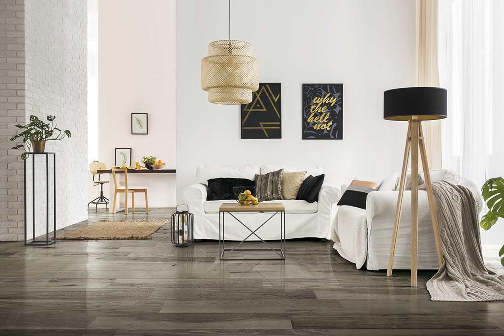 Série Hi-wood of Cerim v designu dark oak v obývacím pokoji