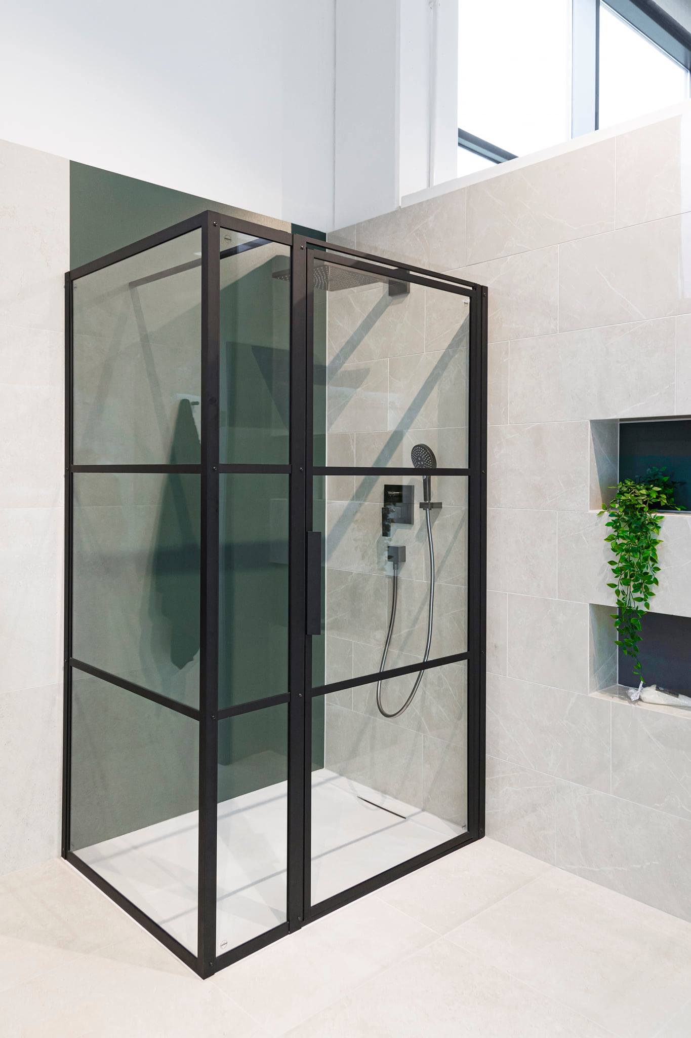Sprchový kout ve vzorové koupelně v ProCeram Bratislava