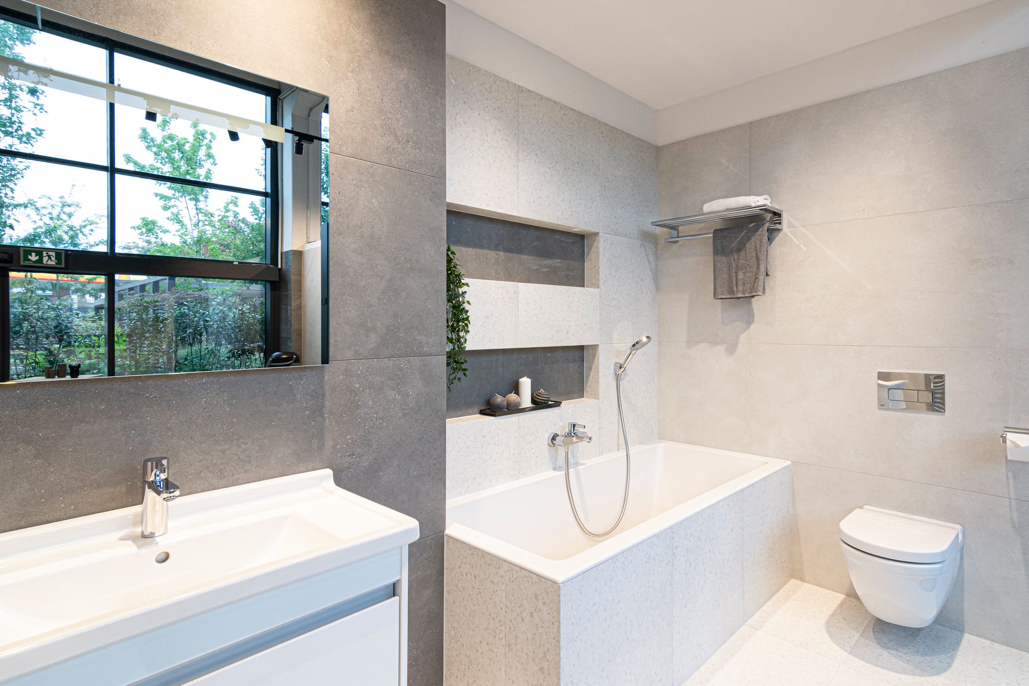 Koupelna ze sérií Terrazzo a Betonico od výrobce RAKO